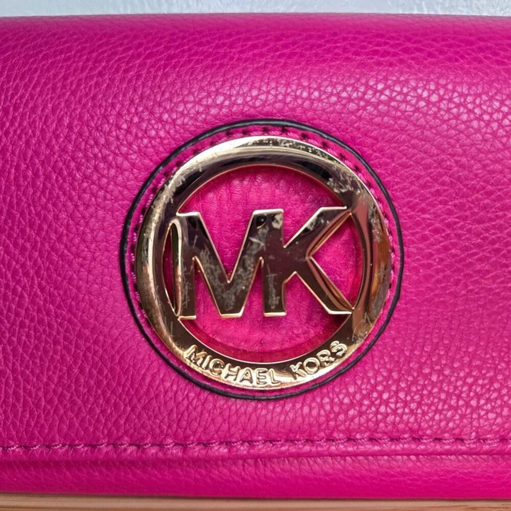 Michael Kors Pink Wallet - Picture 3 of 13